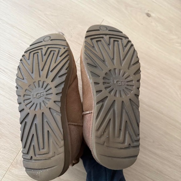 UGG Women's Classic Mini II - Picture 3 of 4